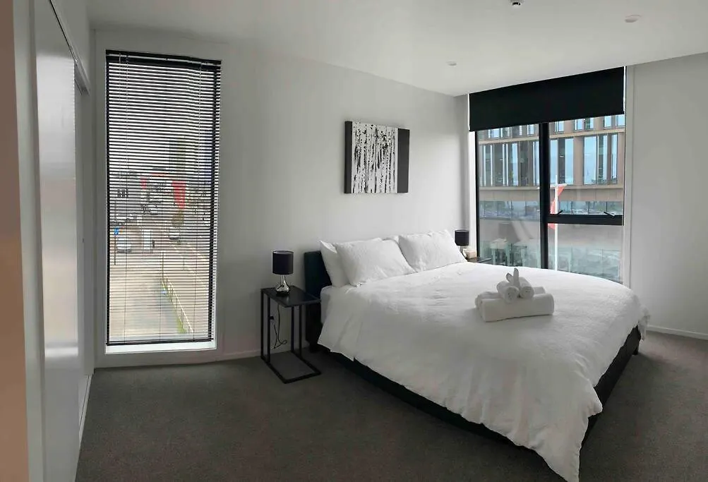 2 Bedrooms Apprtmt Plus Underground Parking In Cbd Κράισττσερτς Διαμέρισμα